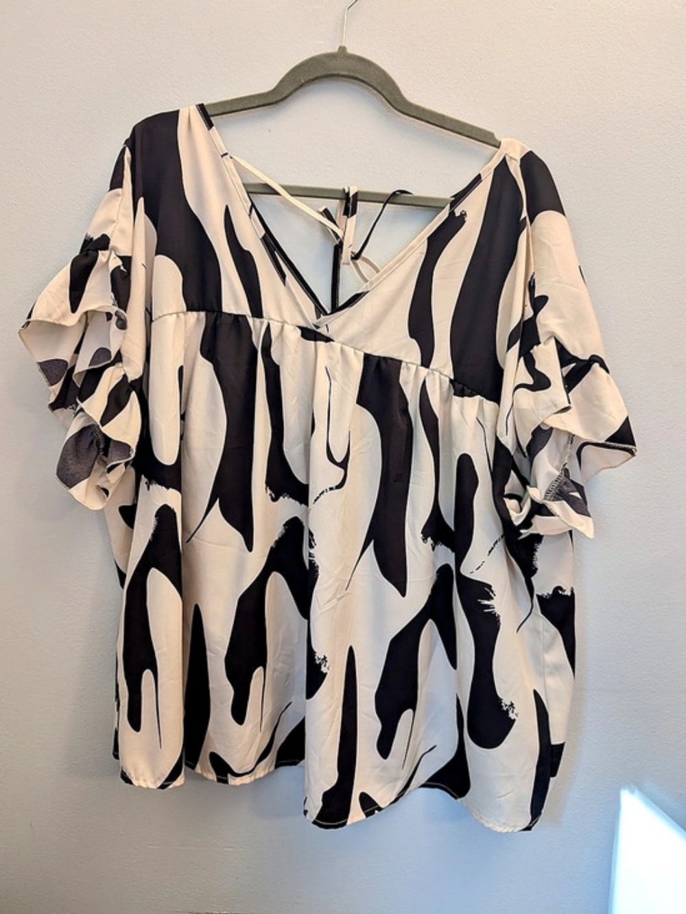 SHEIN Abstract Print Blouse Black & White Size 4XL